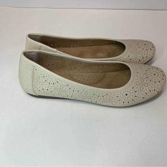 Women's Cream Ballet Flats Size 11 - Picture 6 of 11